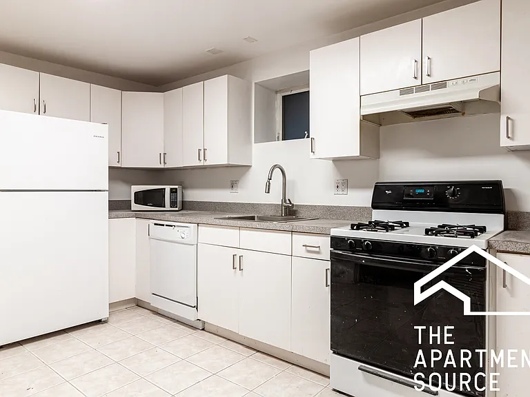 1110 W Wolfram St #B1 — Photo 3