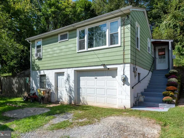 128 W Gay St, Windsor, PA 17366