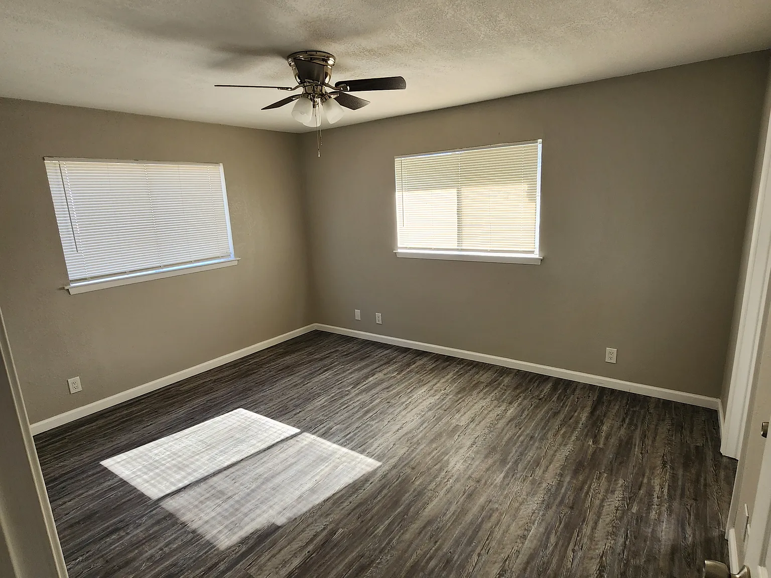 3 bed, 1283 sqft, $1,995 — Photo 3