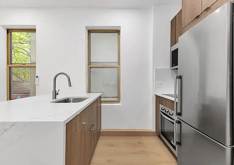 246 E 53rd St #3A — Photo 3