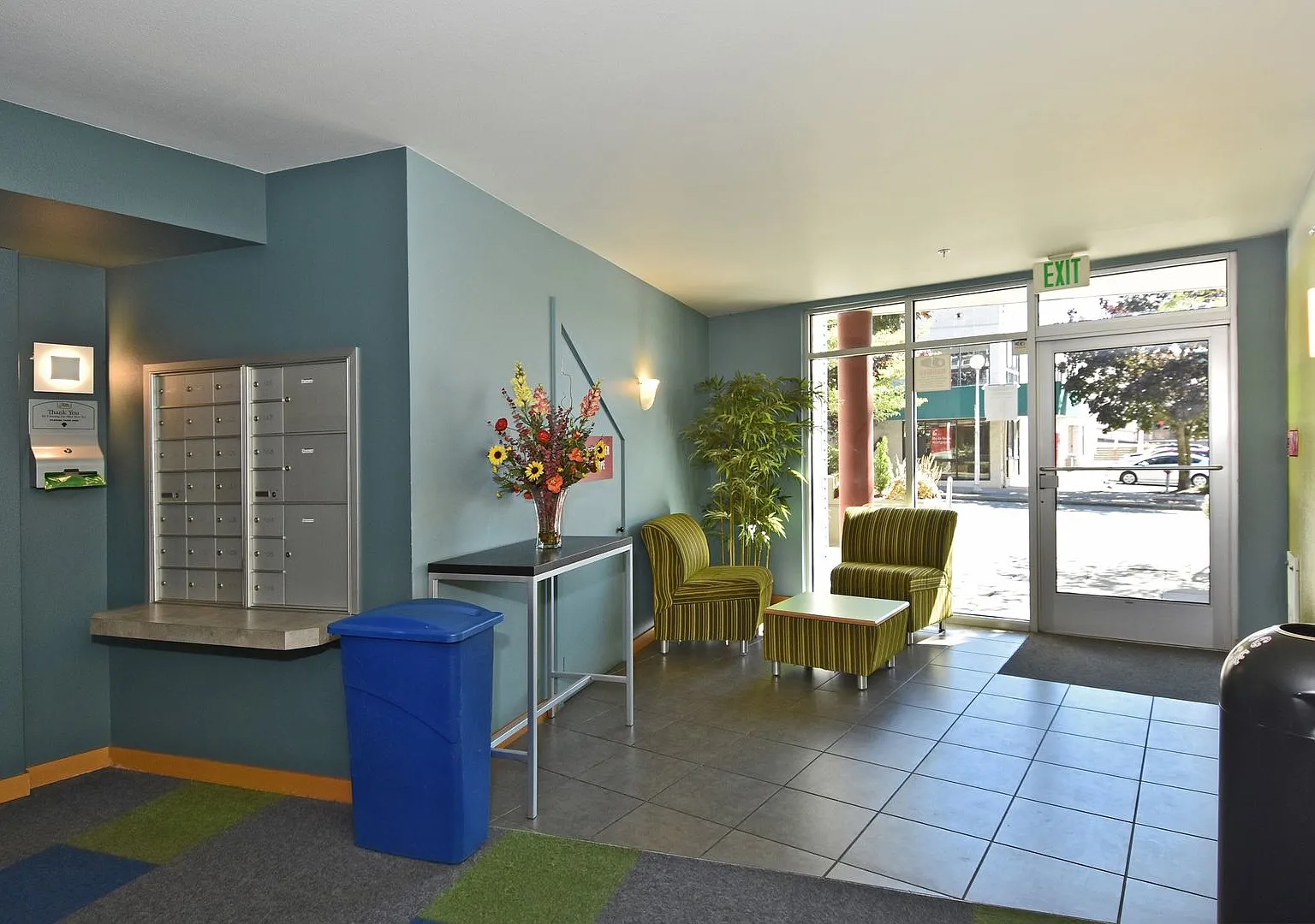 Spacious 2BR/1.75BA Condo in Convenient Location (Central District) — Photo 3