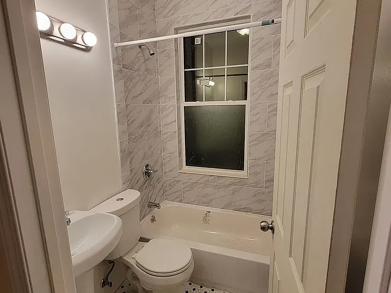 9 Woodland Apartments — Photo 51