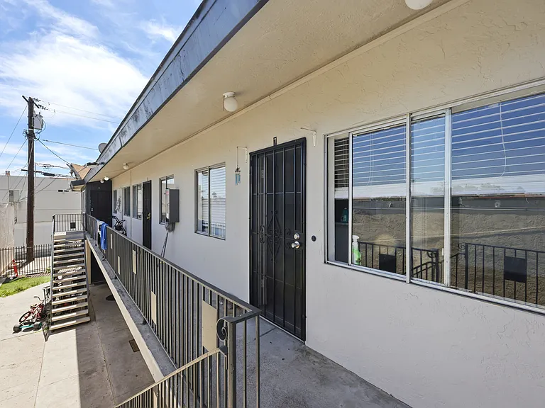 3877 Menlo Ave #7 — Photo 6