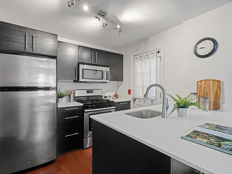 802 N 16th St #1 — Photo 10