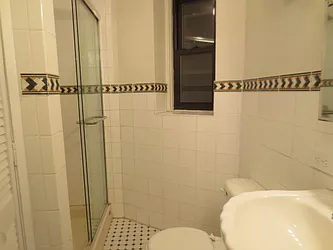 Rented by Robyn Lee, LREB