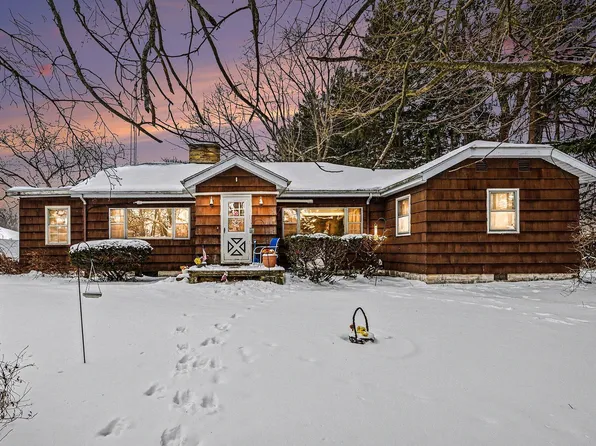 3633 Lakeshore Dr, Saint Joseph, MI 49085