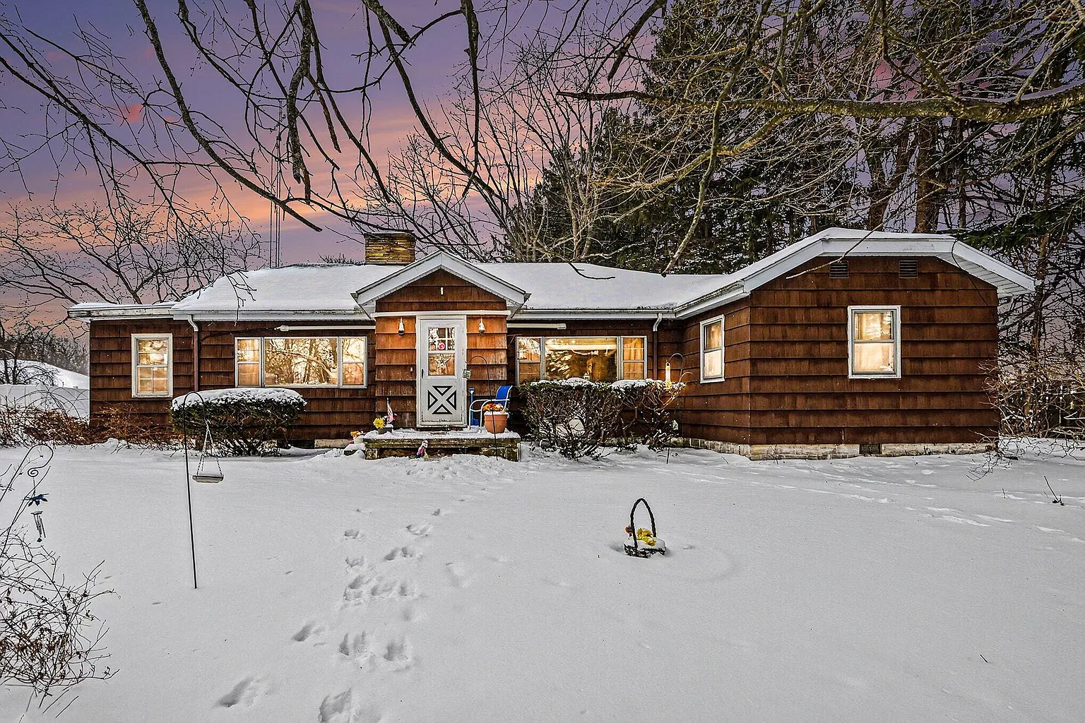 3633 Lakeshore Dr photo 1
