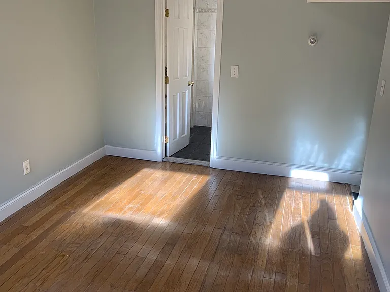 96 Strathmore Rd #1B — Photo 6