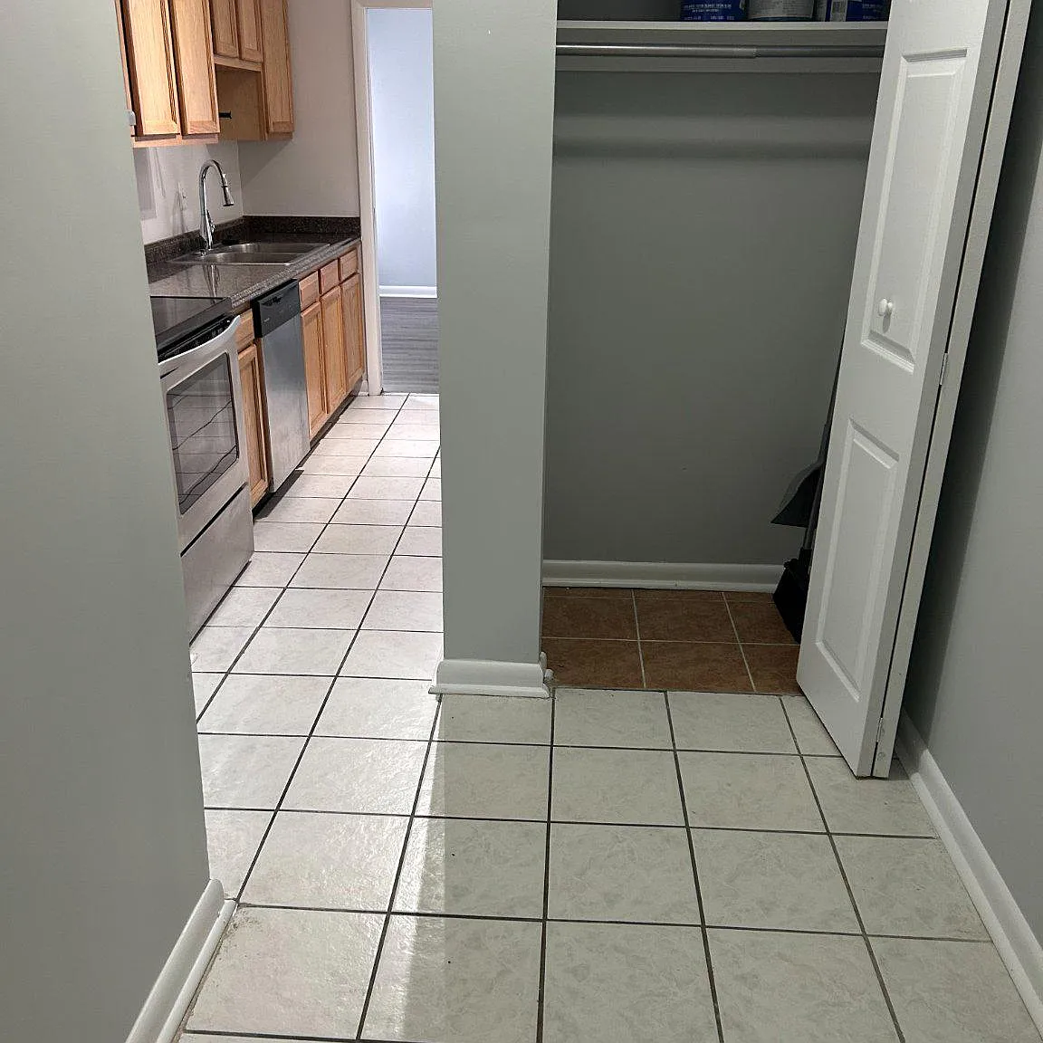 2 bed, 2.0 bath, 907 sqft, $1,949 — Photo 1
