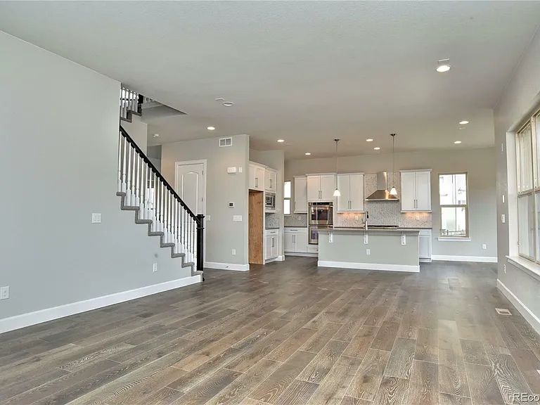 6040 S Olive Ct — Photo 9