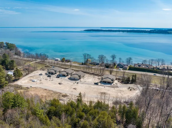 762 N Waypoint Cir, Suttons Bay, MI 49682