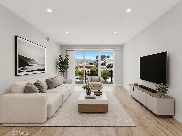 5820 La Mirada Ave #302 — Photo 4