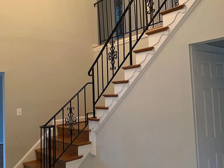 Foyer steps to Upper Level 1