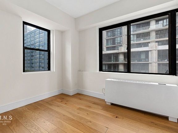 4th image of 230 E 44th St #B14d