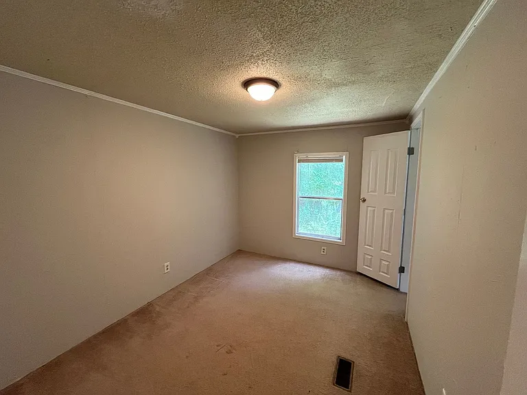 201 Benton Ln — Photo 6