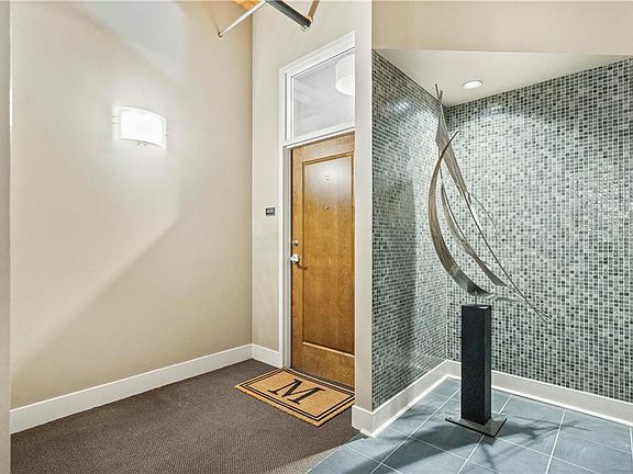 4th image of 712 Broadway Blvd #408