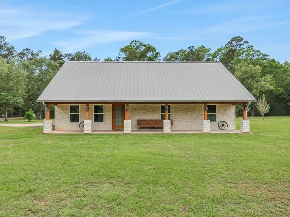 413 Barnett Ln, Livingston, TX 77351