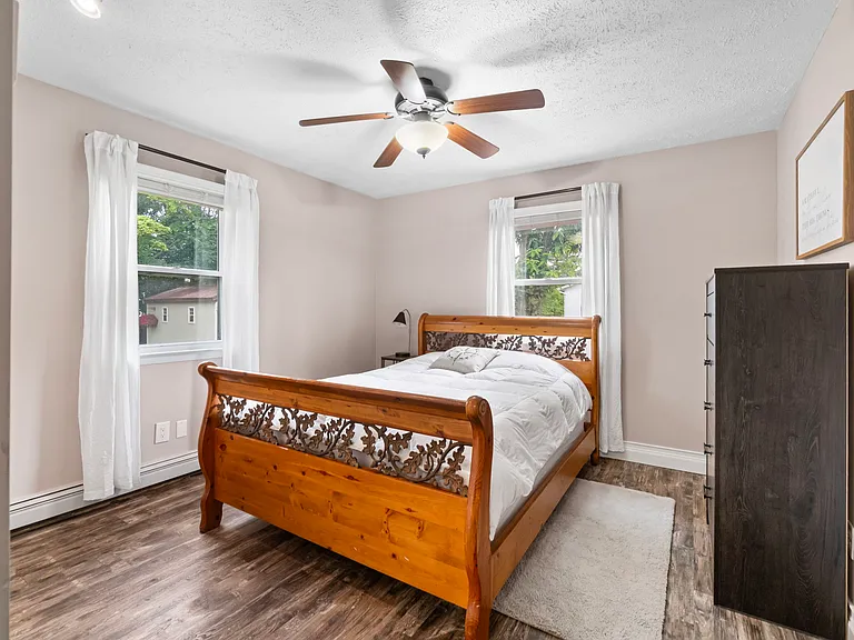 Main floor queen size bed
