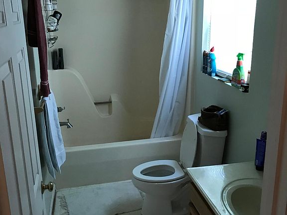 3rd image of 12 Kiowa Ln