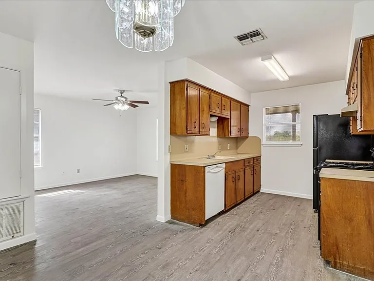 1622 La Joya St — Photo 16