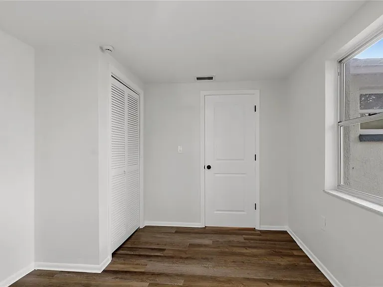 5165 Greenwood St — Photo 30