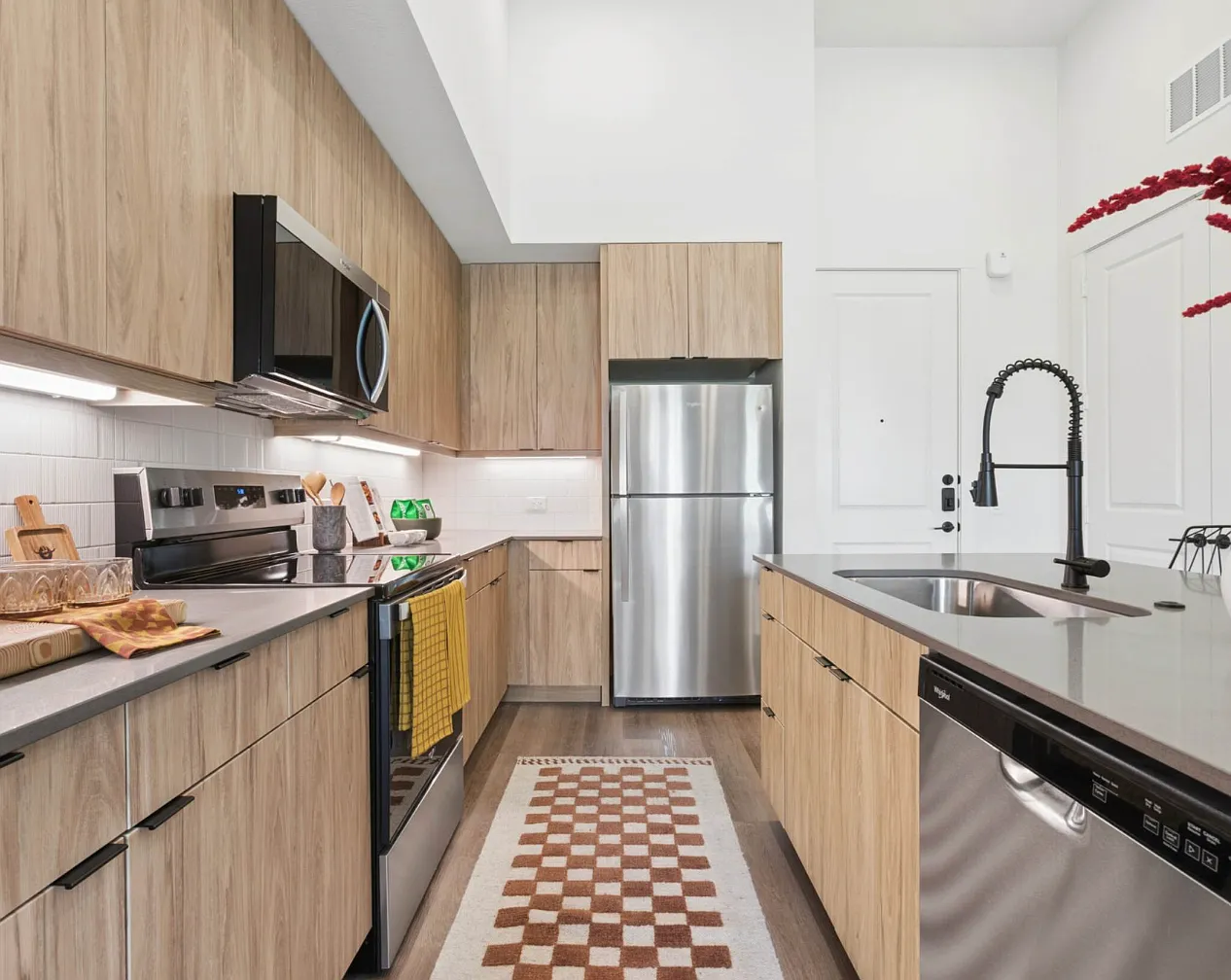 Brand New East Side Live/Work Space, Offering 12 Weeks Free! Open Concept, Incredible Walkability! — Photo 4