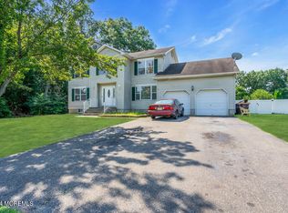 10 Michelle Ln, Bayville, NJ 08721