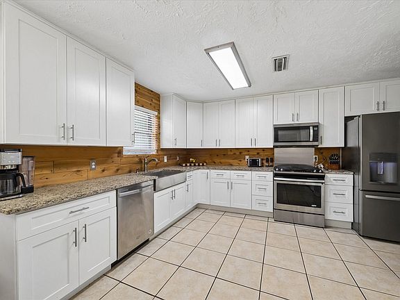 4th image of 23115 Stepinwolf Ln