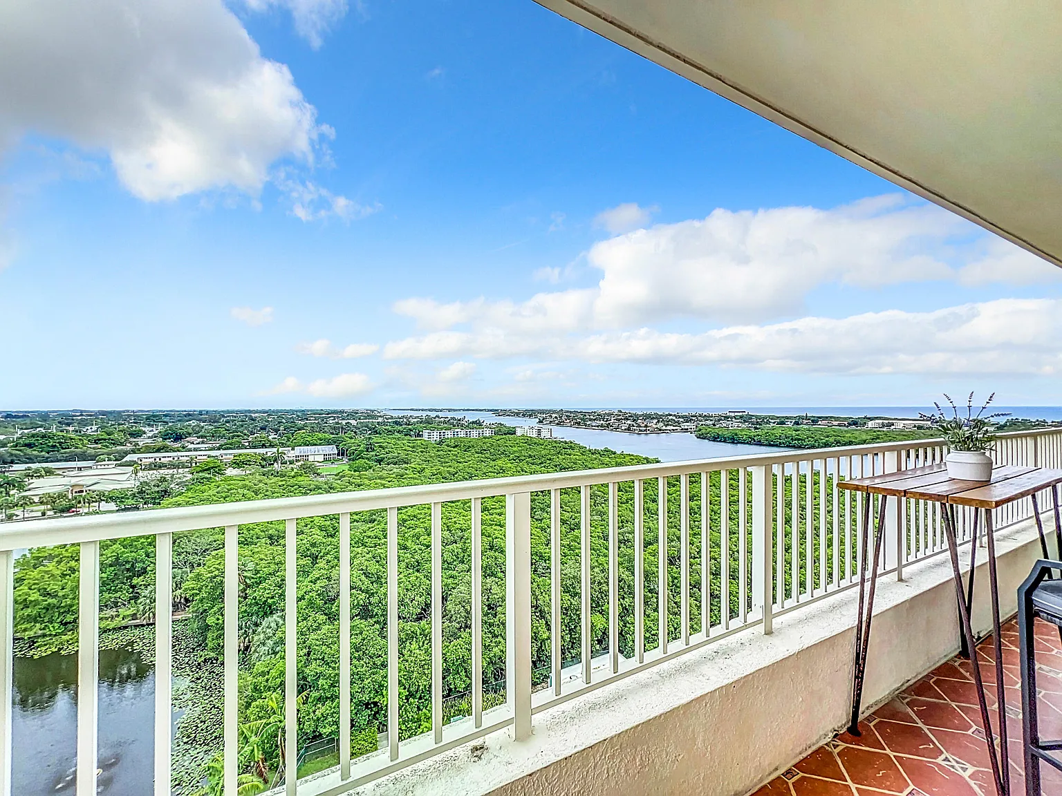 3 bed, 2.0 bath, 1385 sqft, $3,500 — Photo 3