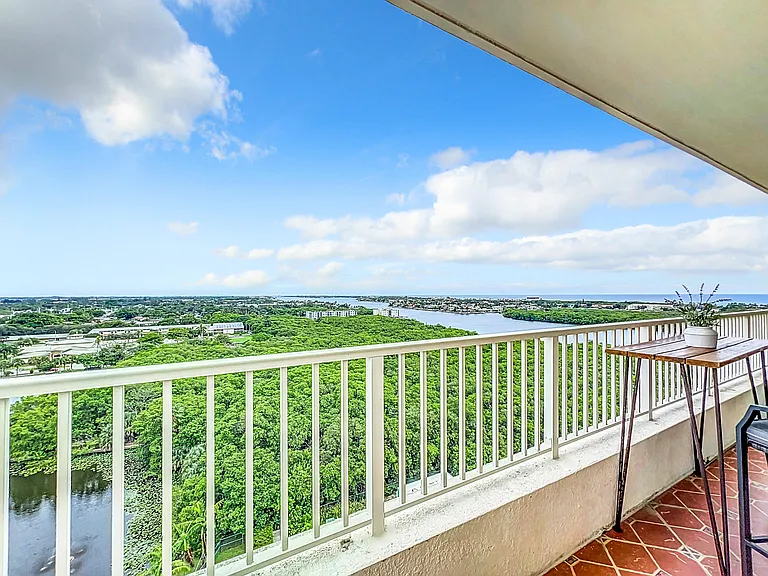 700 E Boynton Beach Blvd #1408 — Photo 3