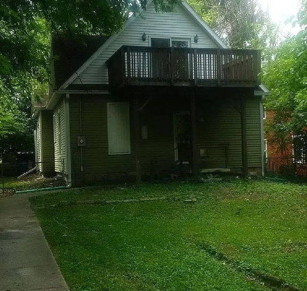 611 E University St — Photo 2