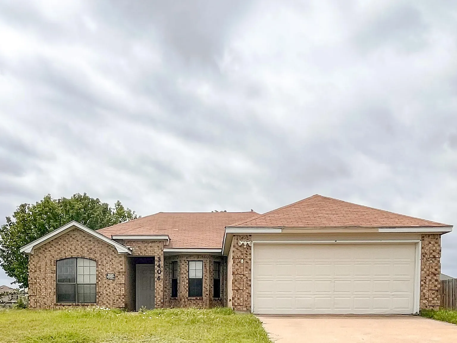 3 bed, 1279 sqft, $1,395 — Photo 1