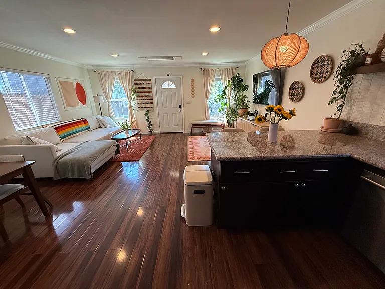 1608 Cedar Ave — Photo 7