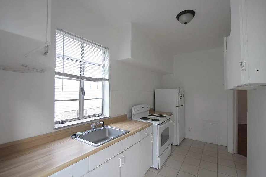 1 bed, 800 sqft, $1,200 — Photo 2