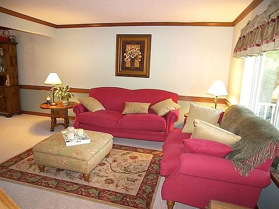 Light and bright with wood crown molding and chair rail.