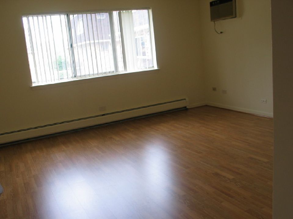 2nd image of 9974 Holly Ln APT 1S