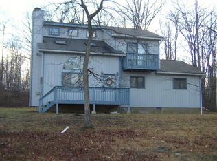 64 Ravenhill Rd, Tamiment, PA 18371