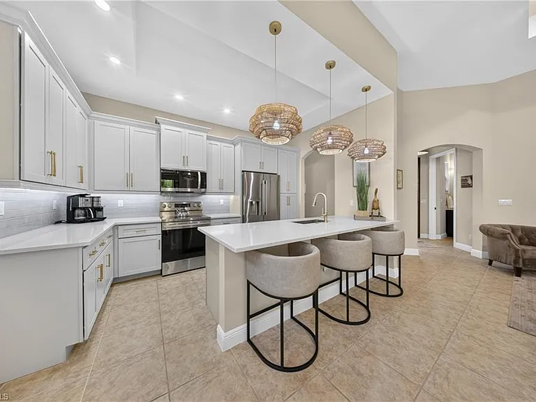7890 Allende Ln — Photo 10