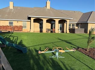 7922 Los Palmas Dr, Oak Hills, CA 92344