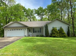 2033 Black Wolf Dr, Crossville, TN 38572