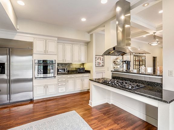 The resident lounge features a full kitchen