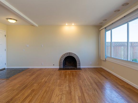 5th image of 154 Eastridge Cir