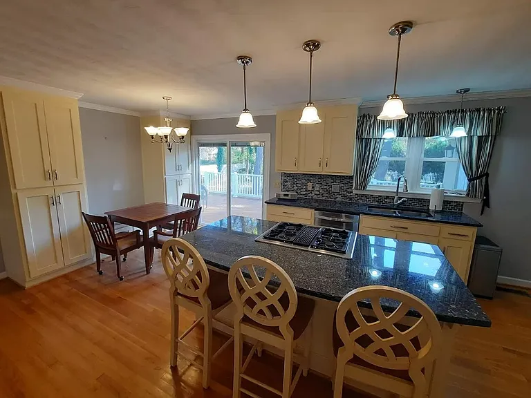 228 Keith Rd — Photo 5