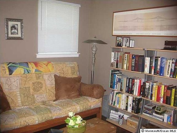 3rd image of 12 Mount Fairweather Ln