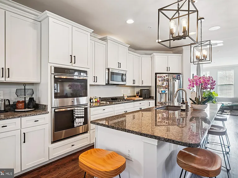 6947 Country Club Ter — Photo 4