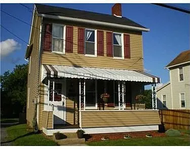 1024 Summit St photo 1