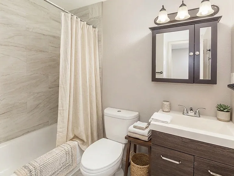Orchid Flats | Bathroom