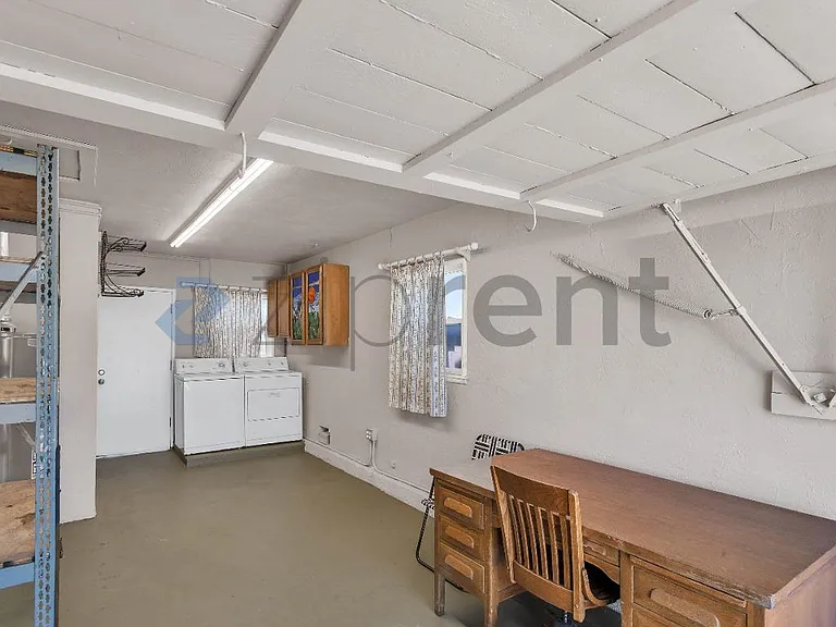 619 35th St — Photo 20