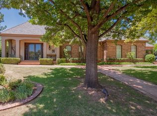 6929 Avondale Ct, Nichols Hills, OK 73116