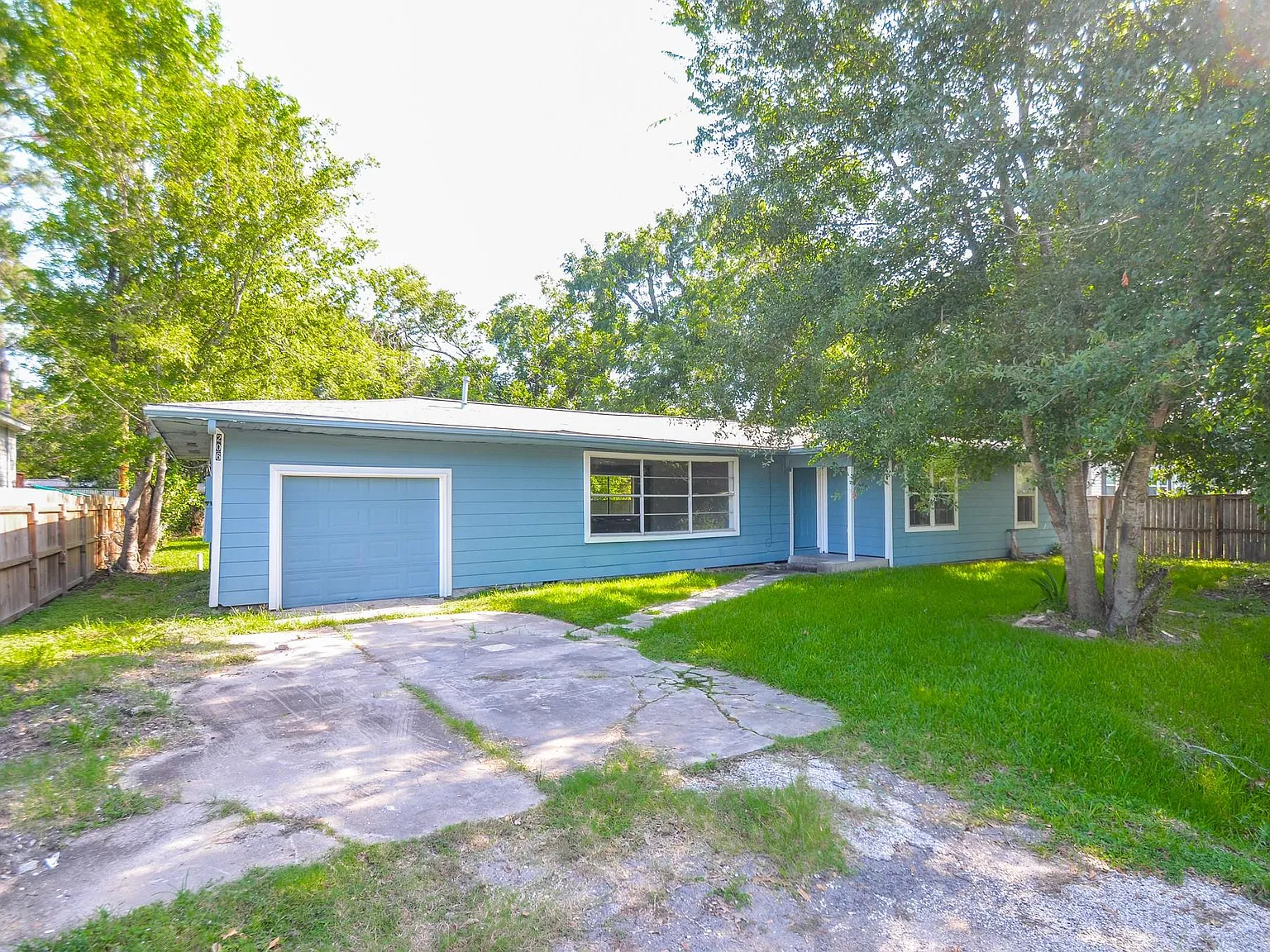 3 bed, 2.0 bath, 1710 sqft, $1,450 — Photo 1